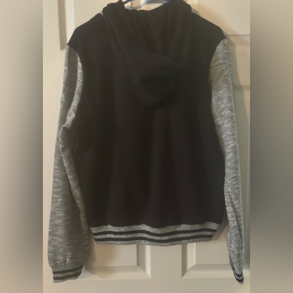 Classic Casual Cool Varsity Jacket - Picture 4 of 9